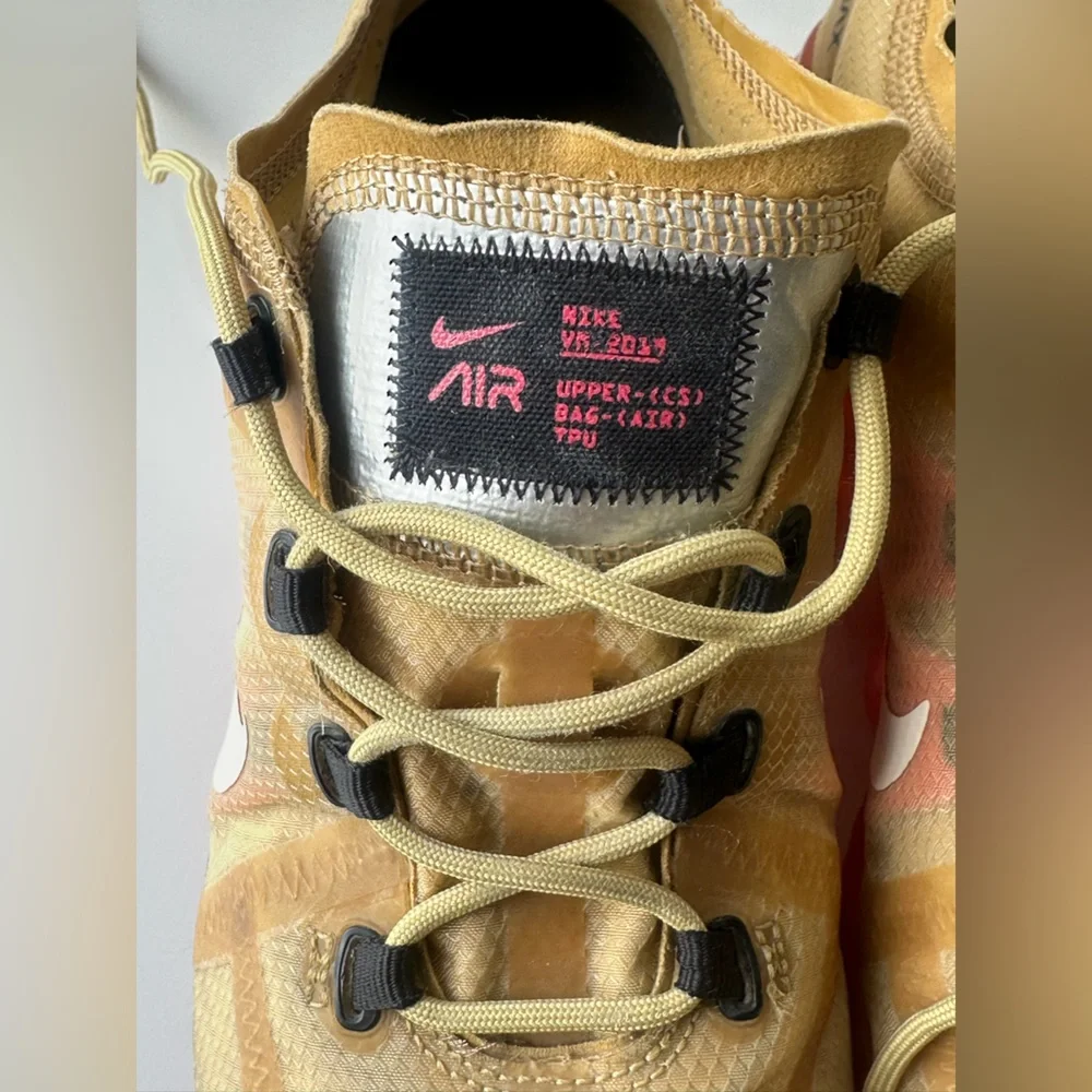 Nike dynamic sneakers